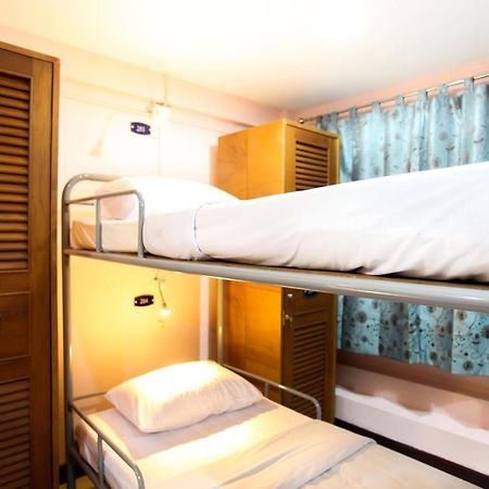 Hostel 8 Sukhumvit Soi 8 曼谷 外观 照片