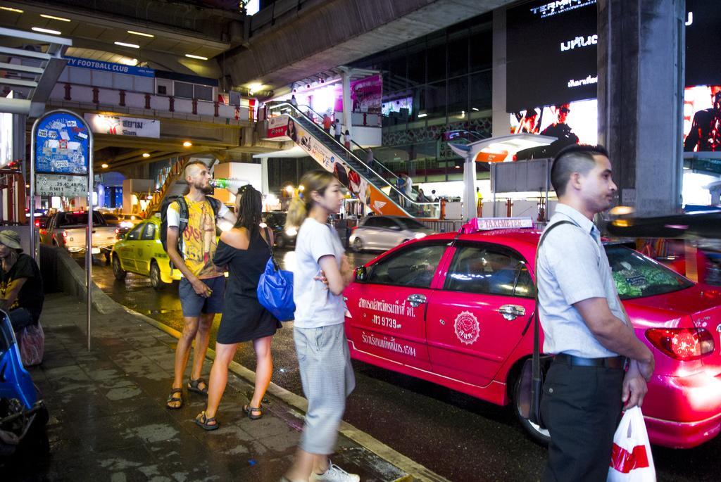 Hostel 8 Sukhumvit Soi 8 曼谷 外观 照片