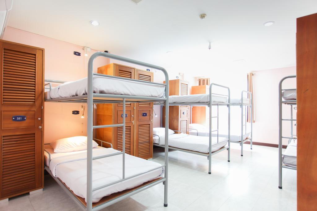 Hostel 8 Sukhumvit Soi 8 曼谷 客房 照片