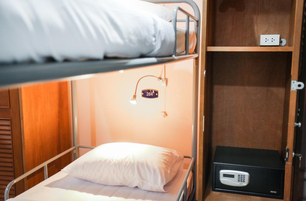 Hostel 8 Sukhumvit Soi 8 曼谷 客房 照片